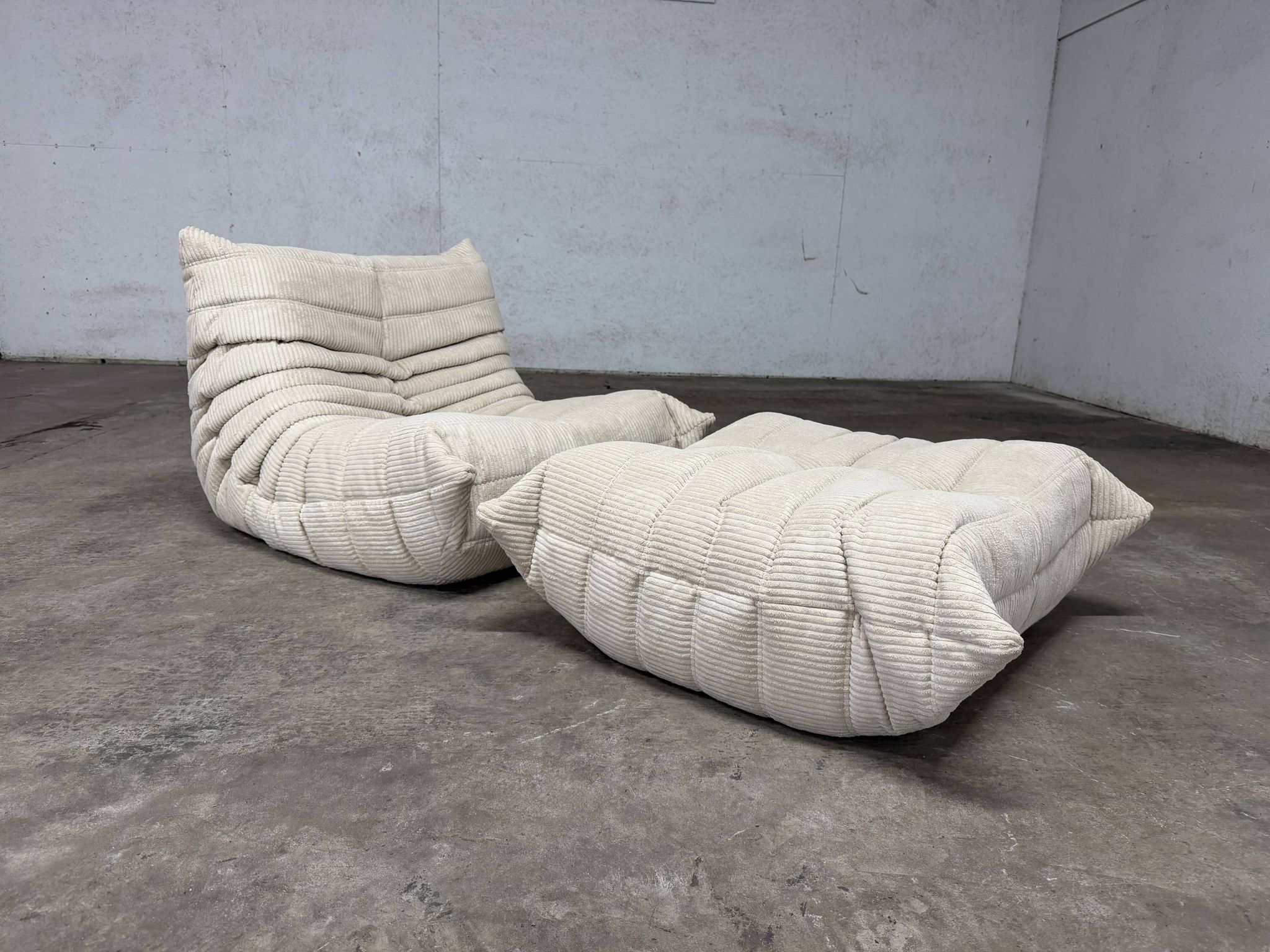 Ligne Roset Togo 1-seater in pouf in Beige Corduroy 10/10