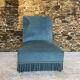 Fauteuil crapaud bas ancien en velours bleu