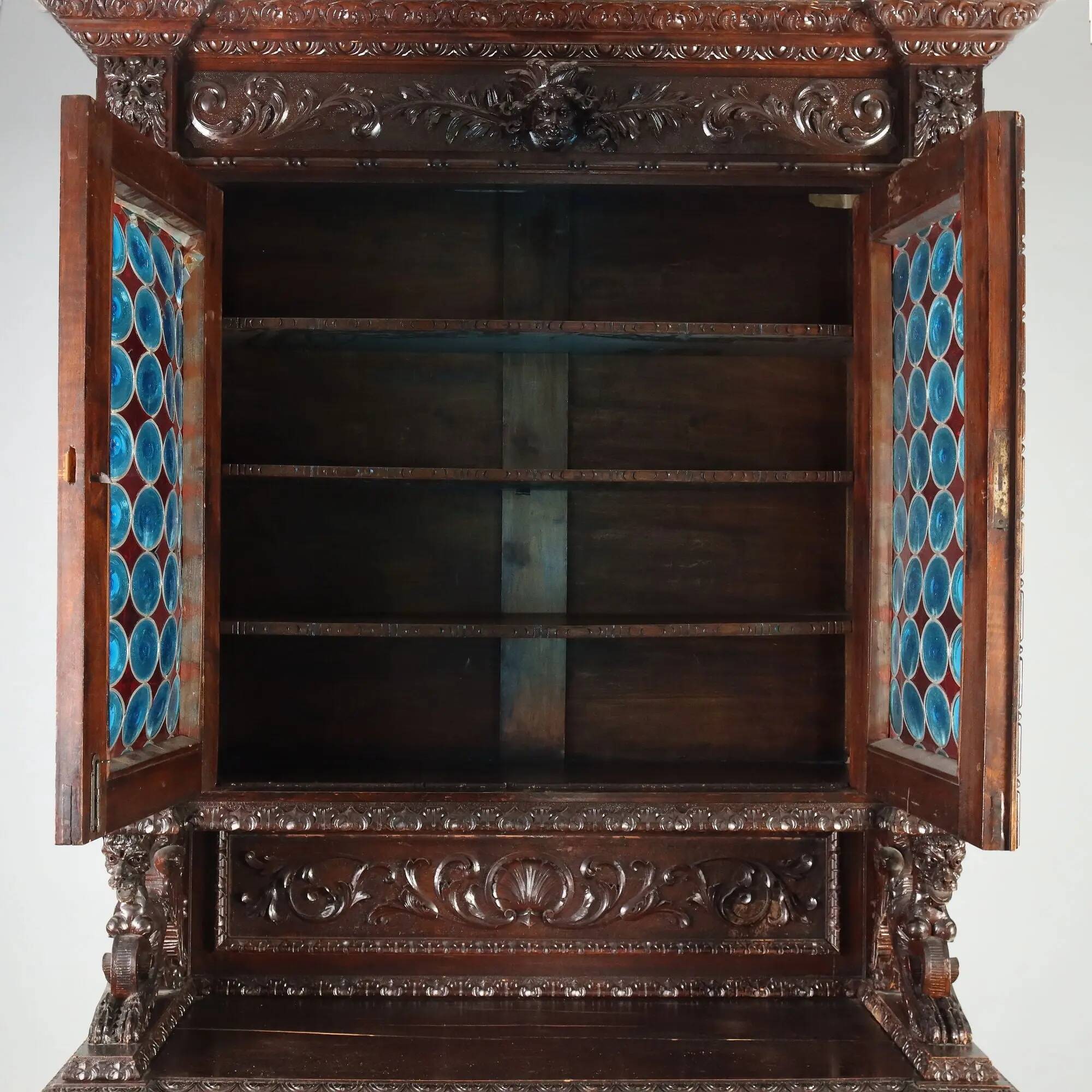 Antique neo-baroque display cabinet carved in walnut, Italy, 19th century