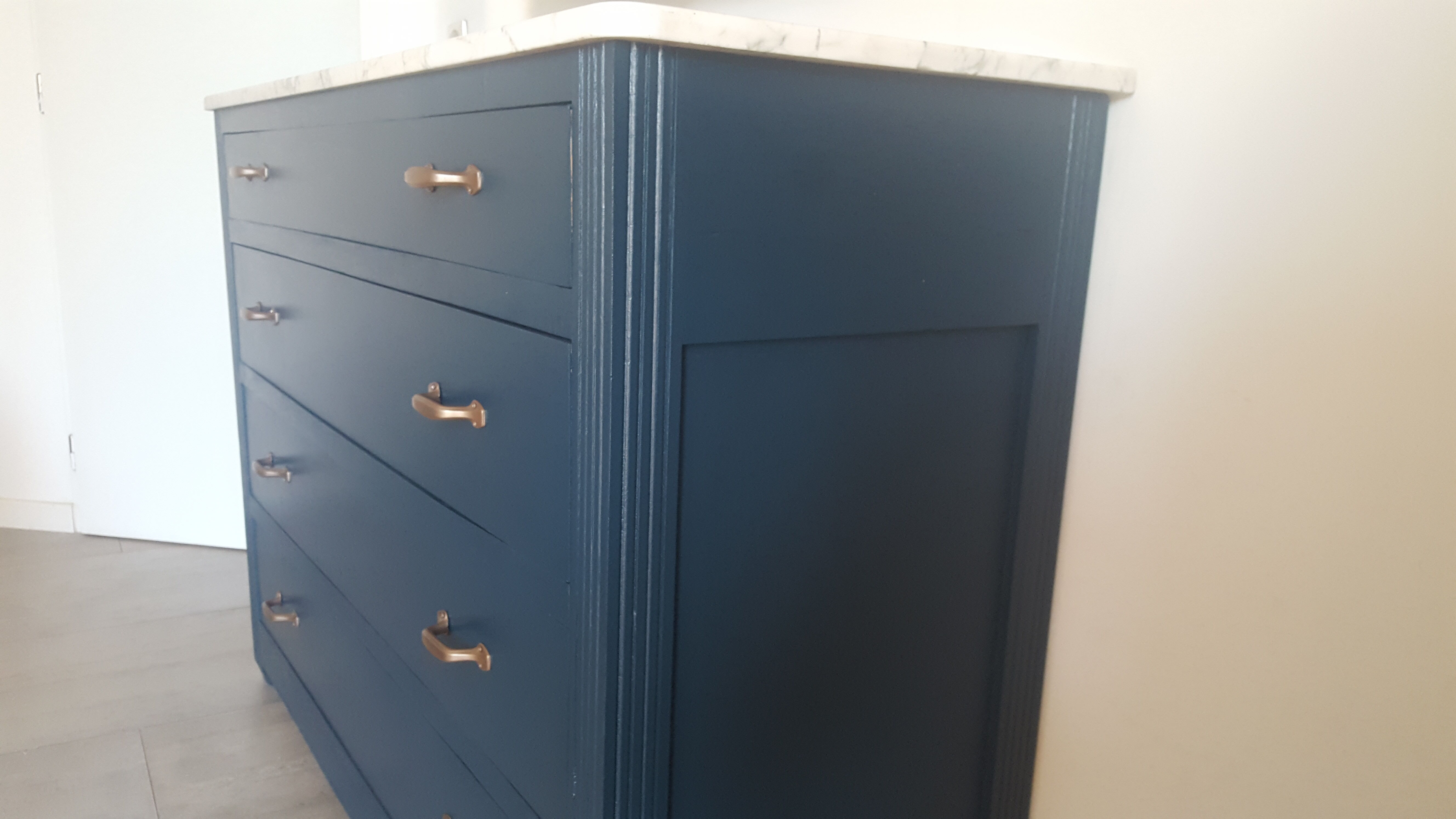Commode dessus marbre