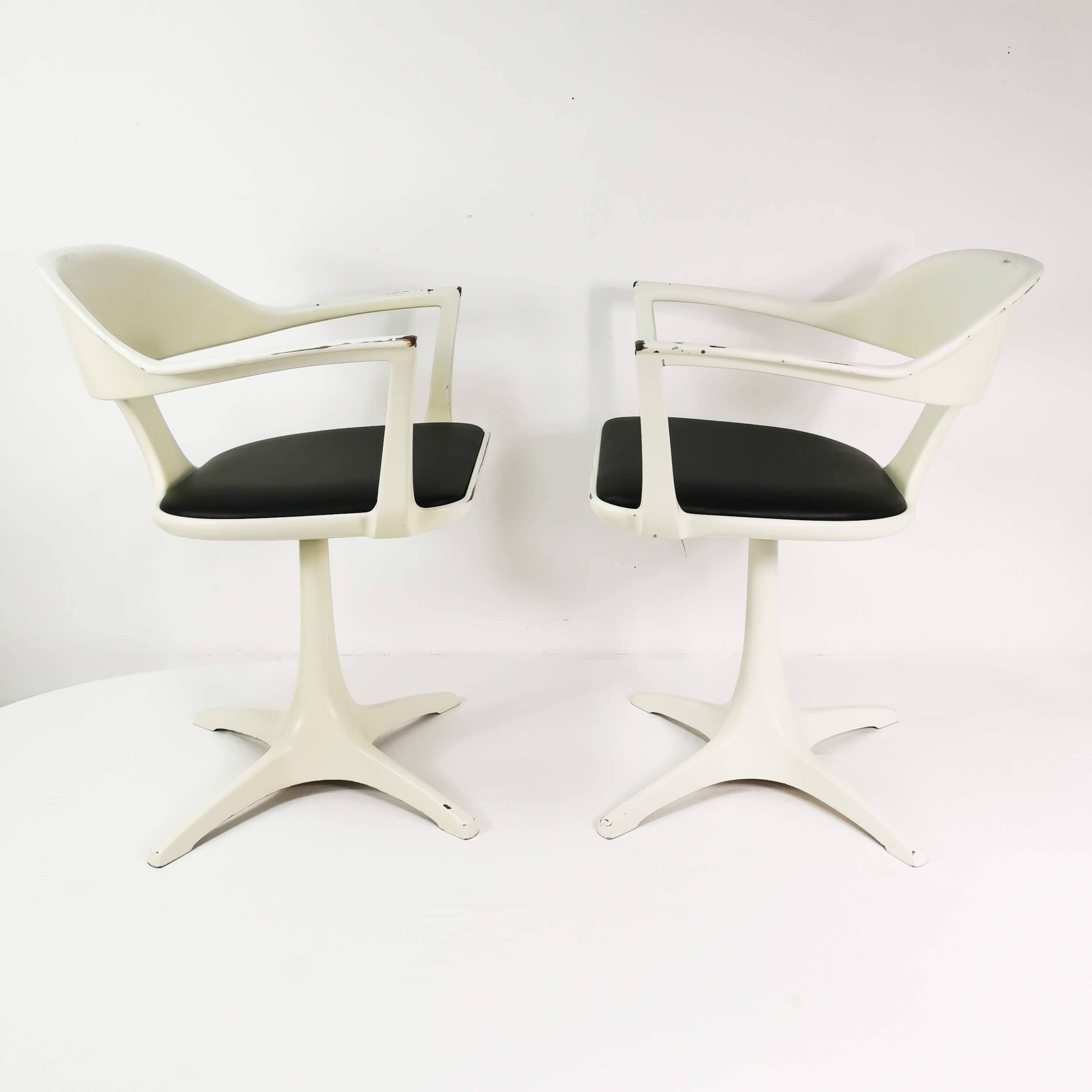 A pair of Space age chairs, Interlubke, designed by Konrad Schafer, Germany, 1960s.