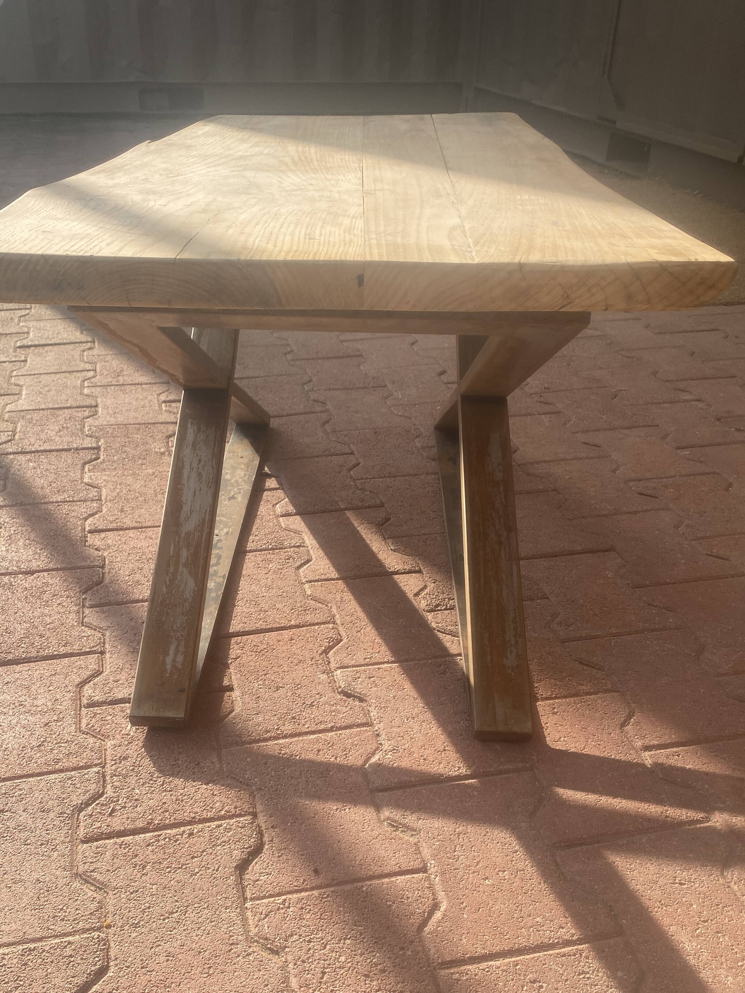 Coffee table with metal leg