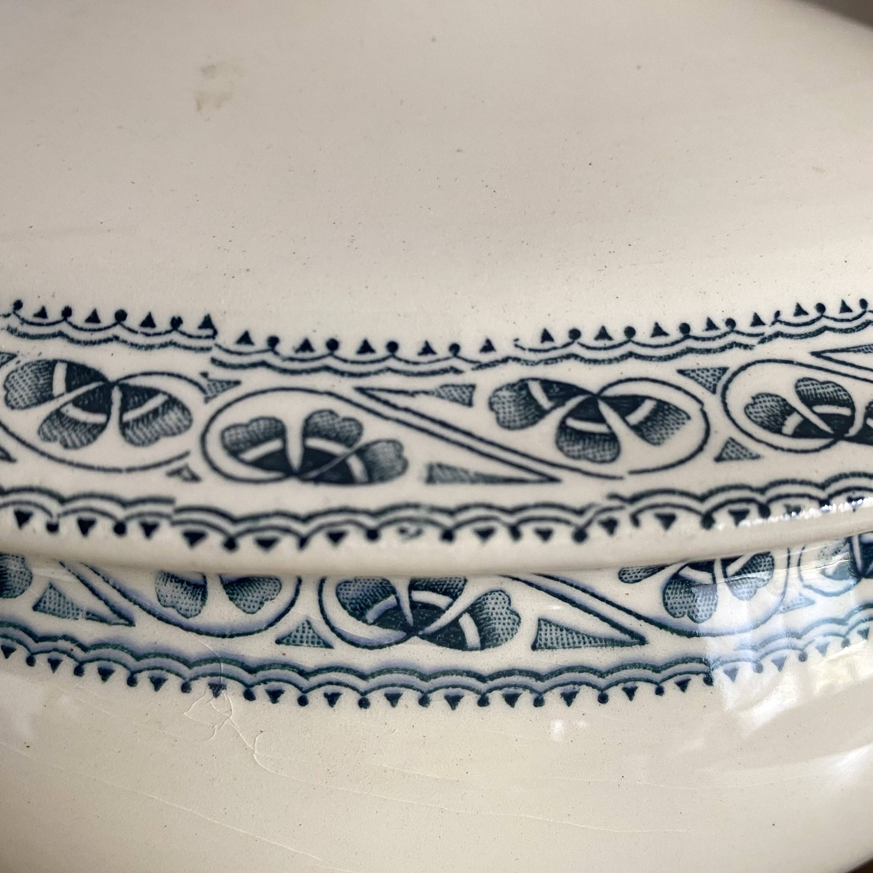 Soupière terre de fer Choisy le roi "Champigny"