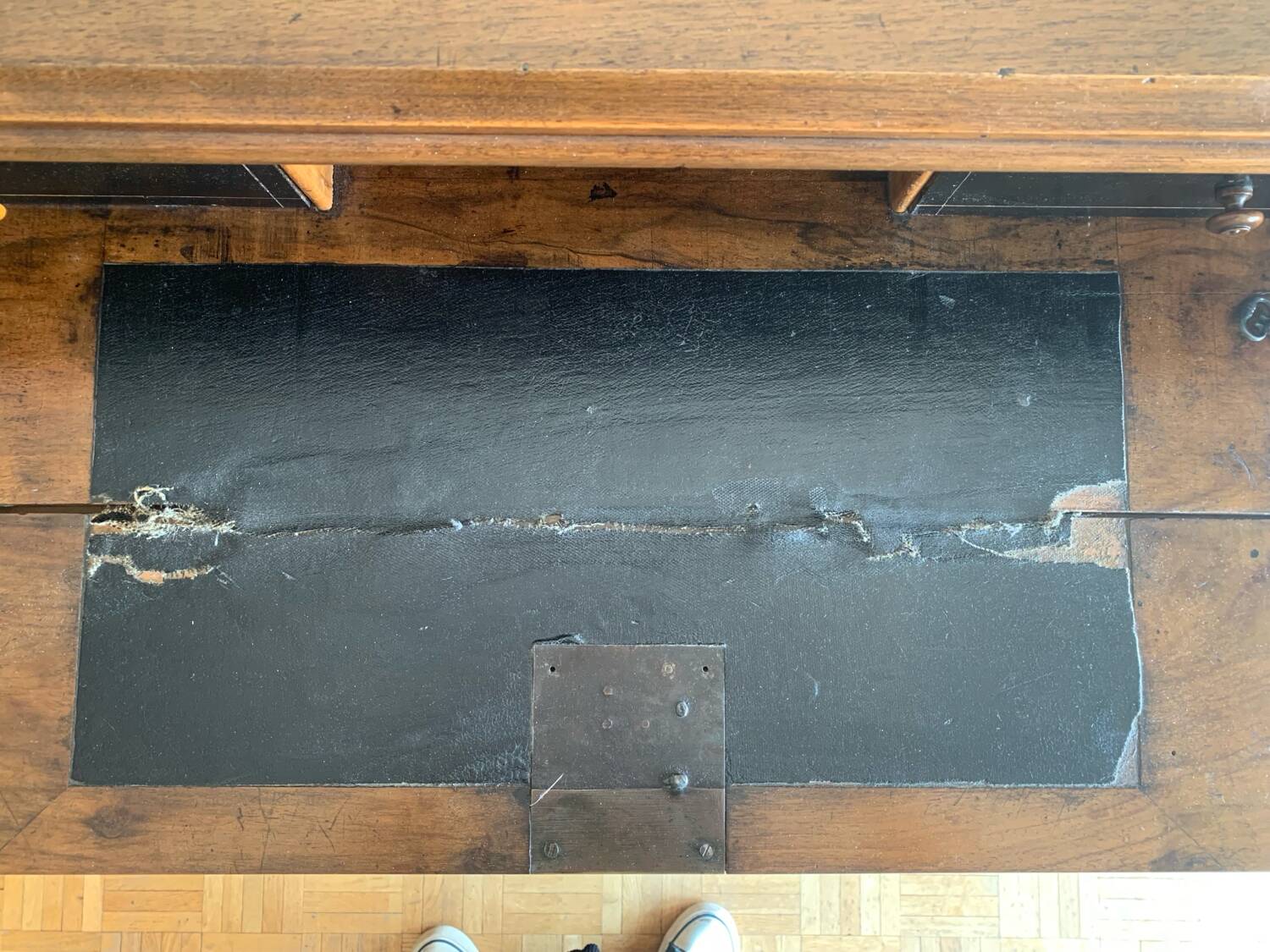 Secretary chest of drawers