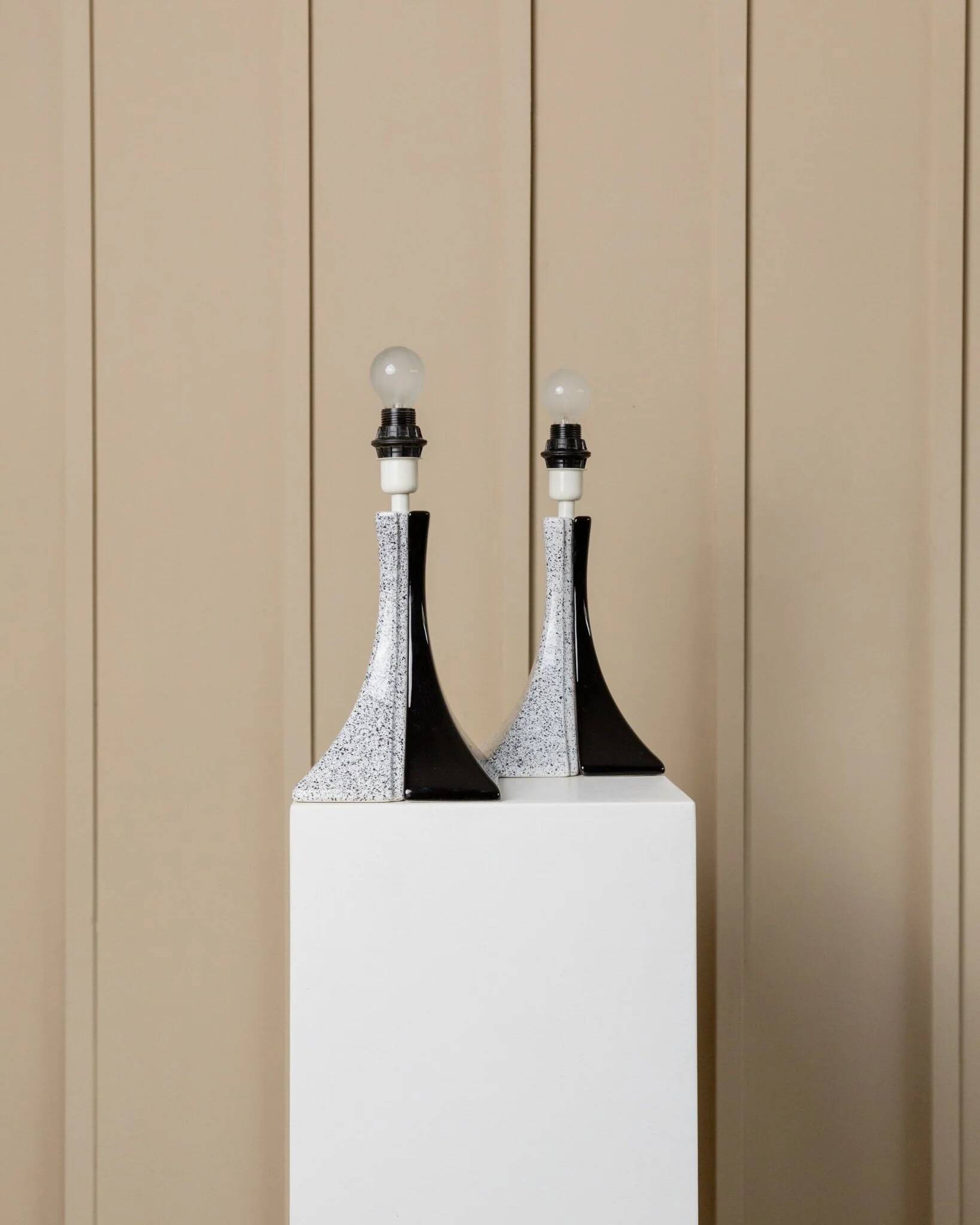 Pair of Handmade Ceramic Lamps in Black and White, 1980s Memphis-Style Italian Retro Bedside Lights