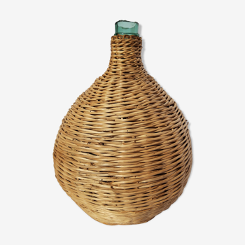 Demijohn with rattan mulch