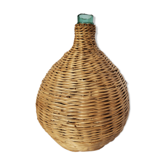 Demijohn with rattan mulch