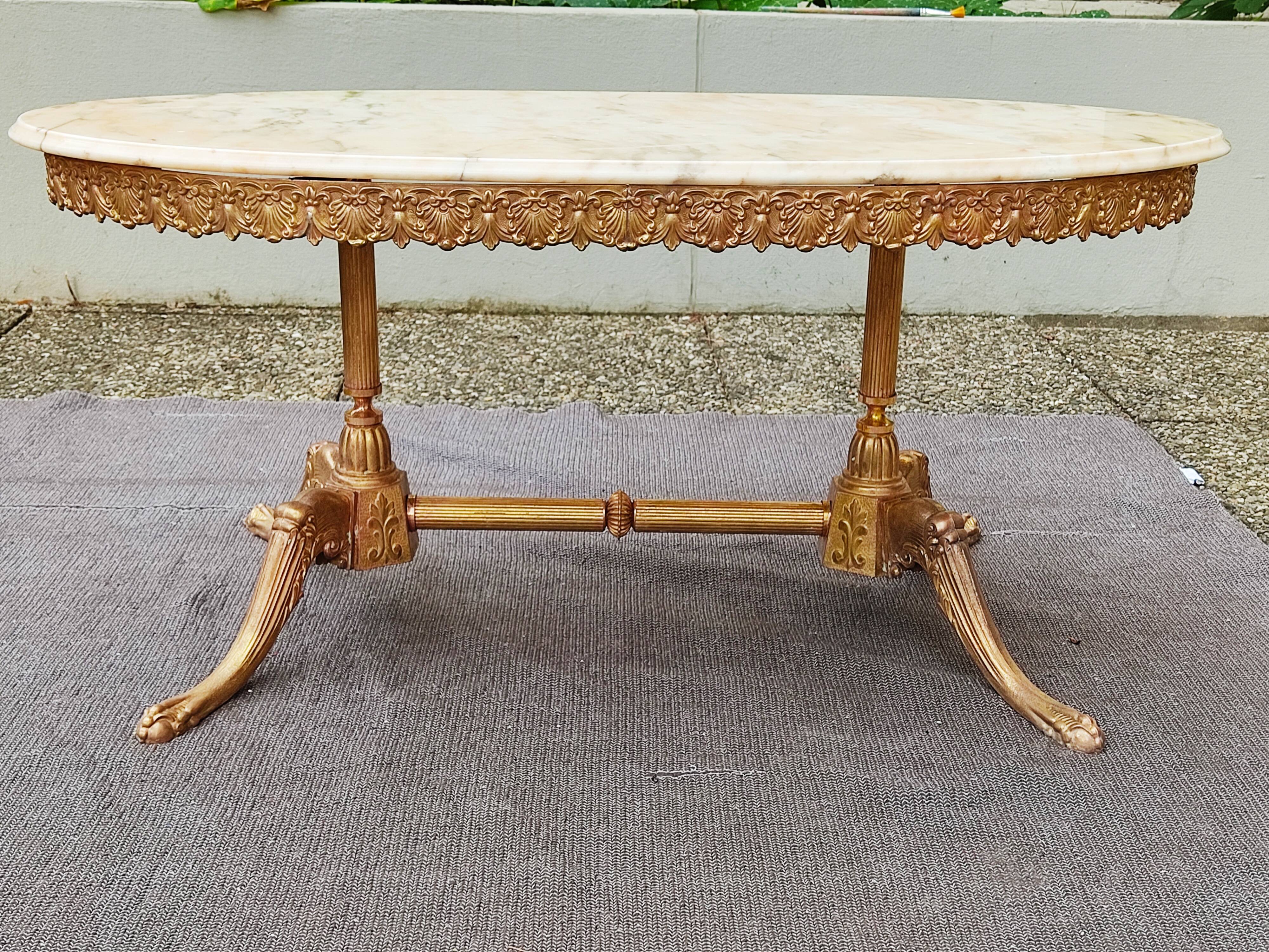 Table basse avec marbre ovalisé – 1960