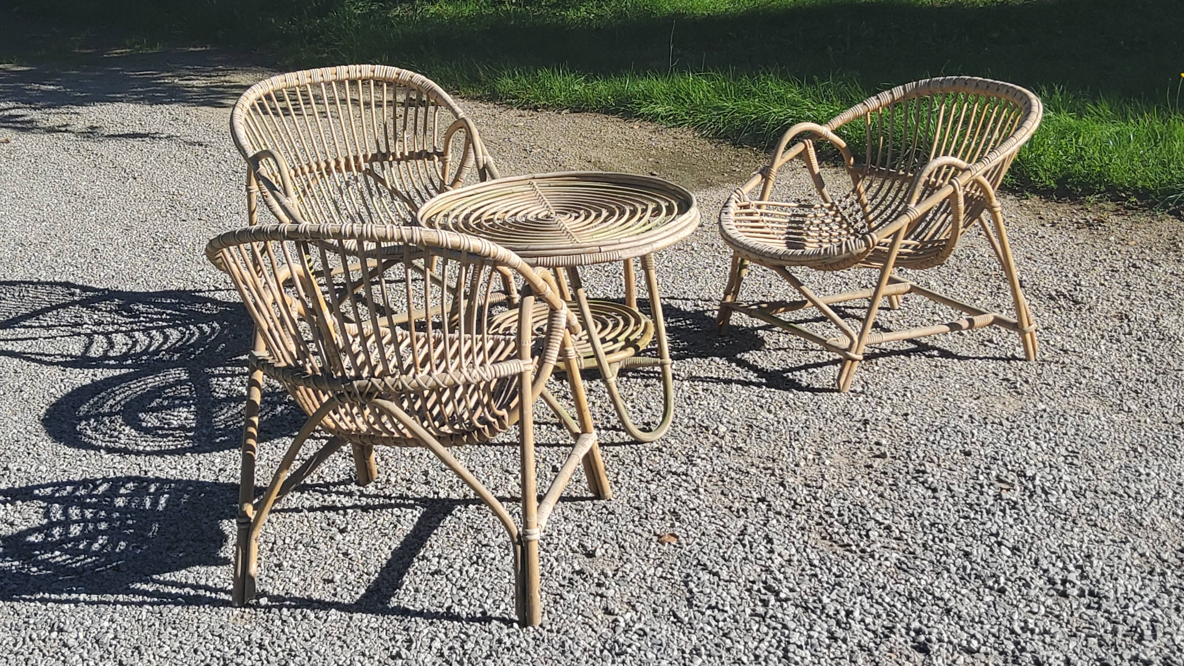 Salon en rotin 3 fauteuils et 1 table basse des années 50