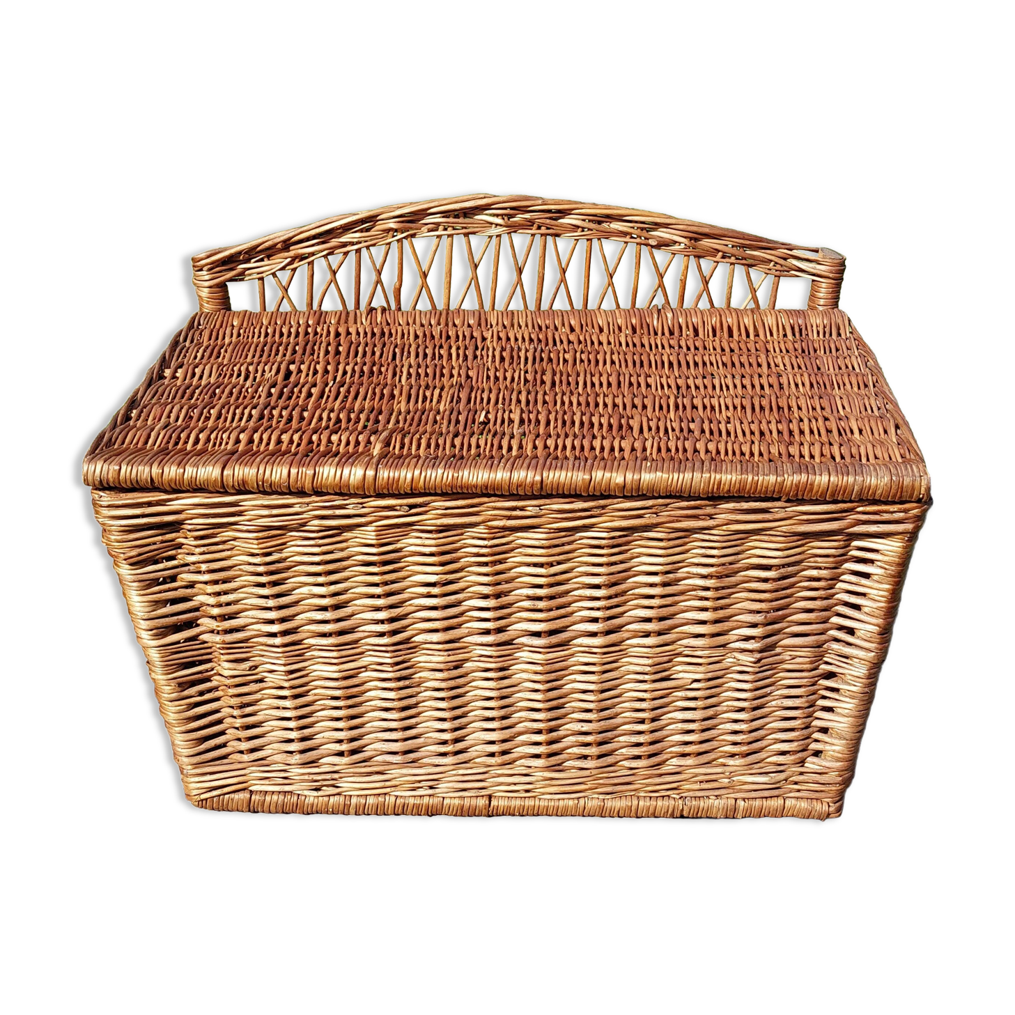 Wicker chest