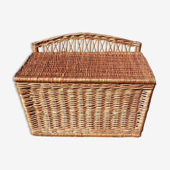 Wicker chest