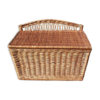 Wicker chest