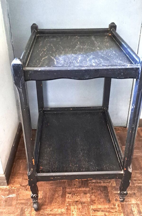 Desserte, table à roulettes, table d'appoint 1950  bois massif teinté noir