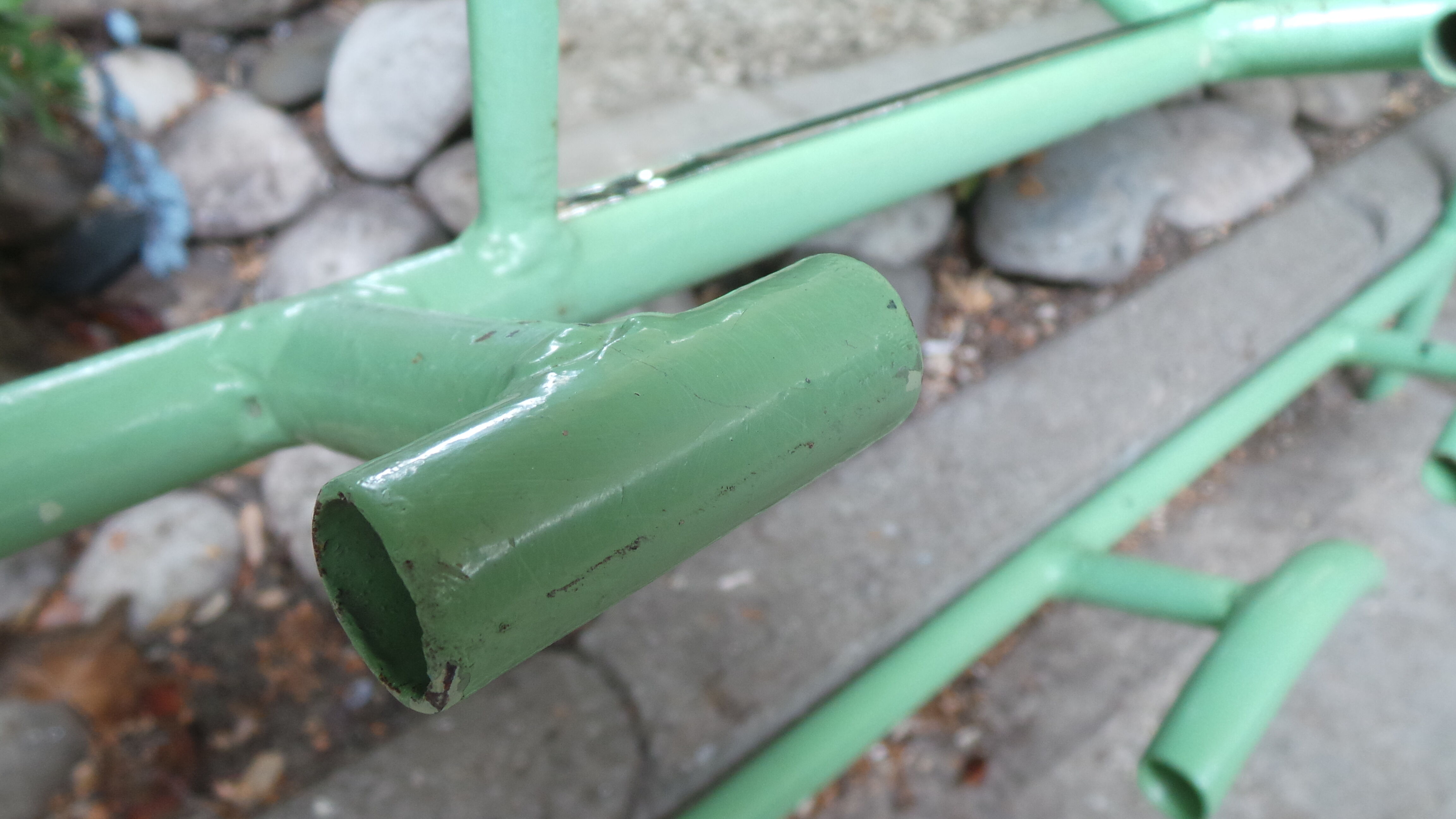 Coat rack green metal and its former mirror