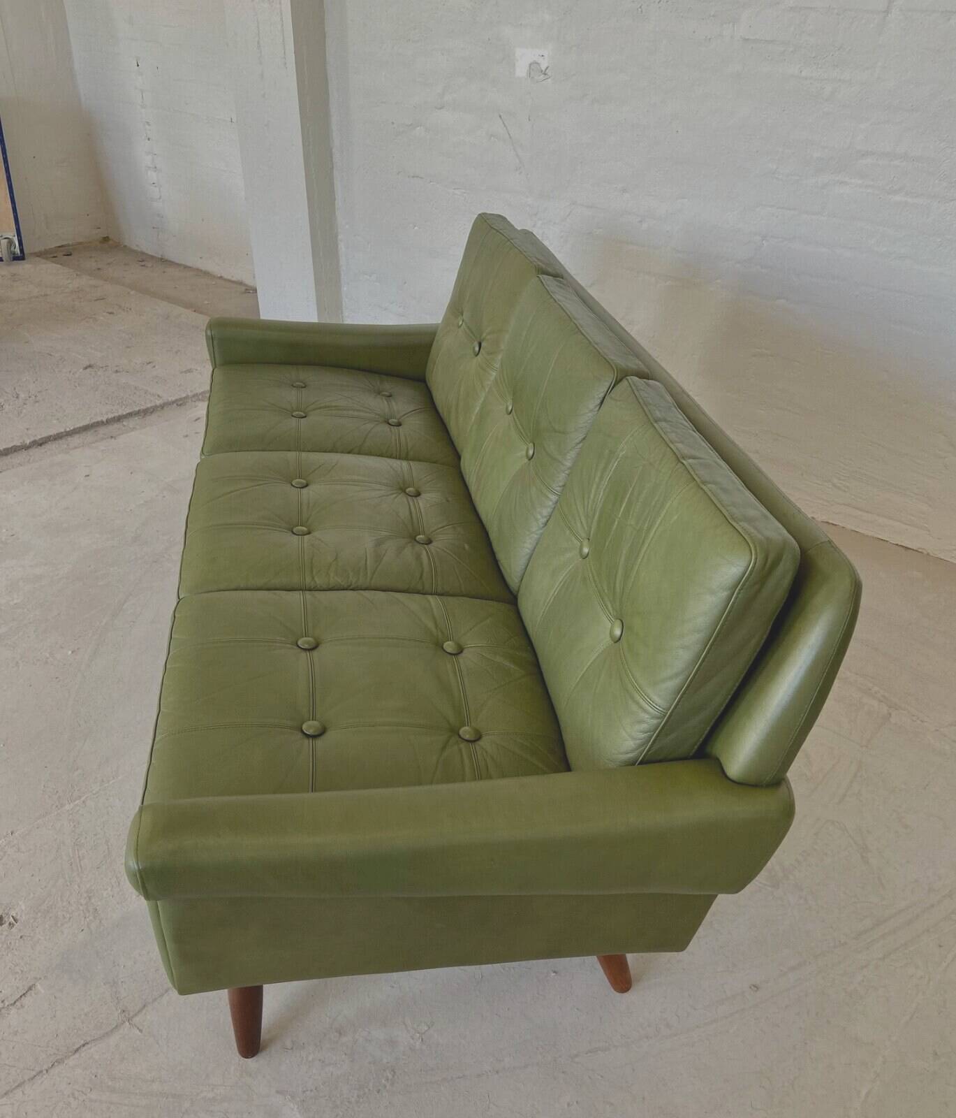 Canapé 3 places Svend Skipper vintage danois rétro en cuir vert olive