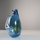 Pichet en verre soufflé à la main unique signé par un artisan du XXe siècle – Bleu vif
