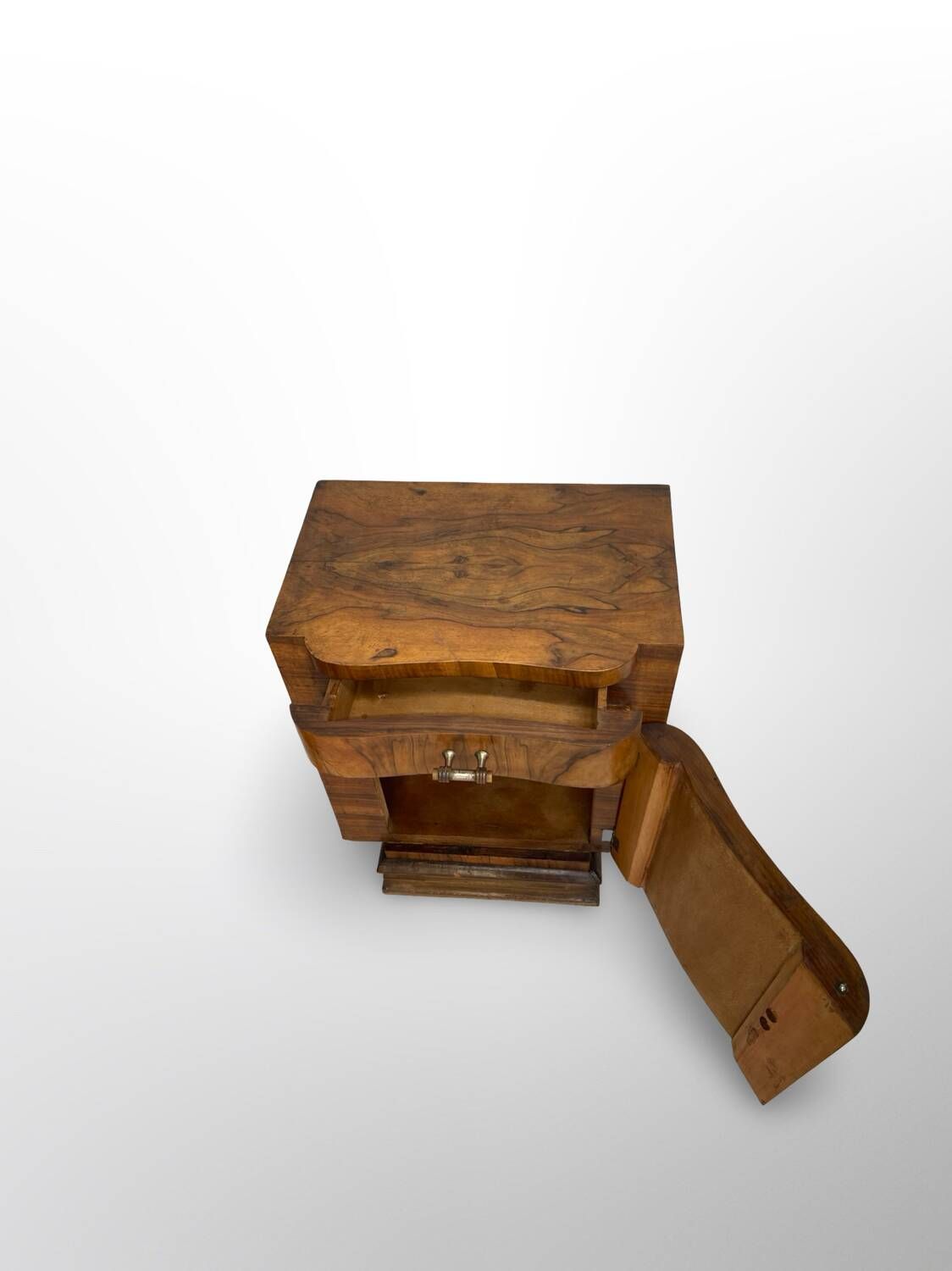 Tables de chevet Art déco italiennes en ronce de noyer, années 1930.