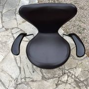 Chaises 3207 -Arne Jacobsen pour Fritz Hansen-Danemark