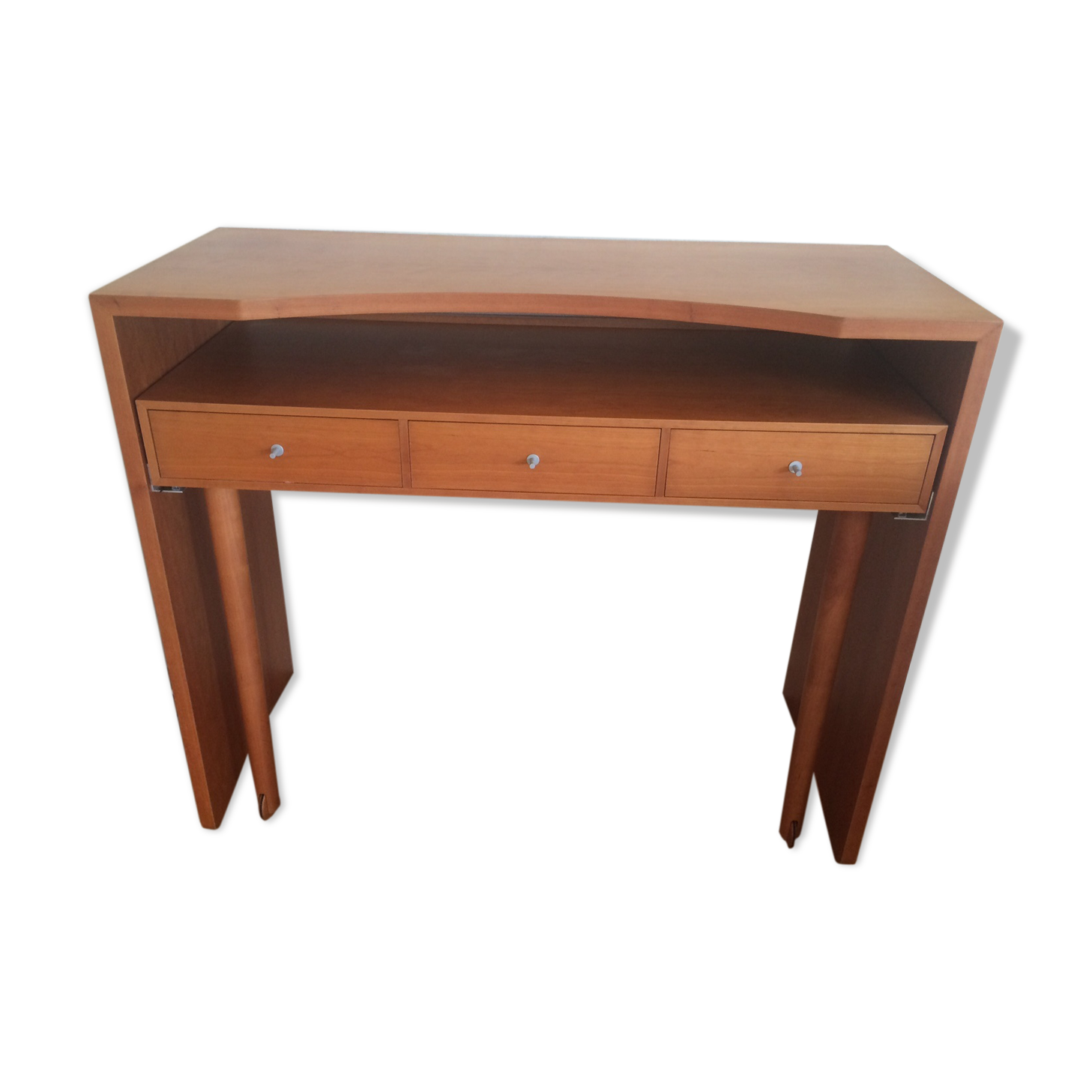 Design desk in Miss Cherry