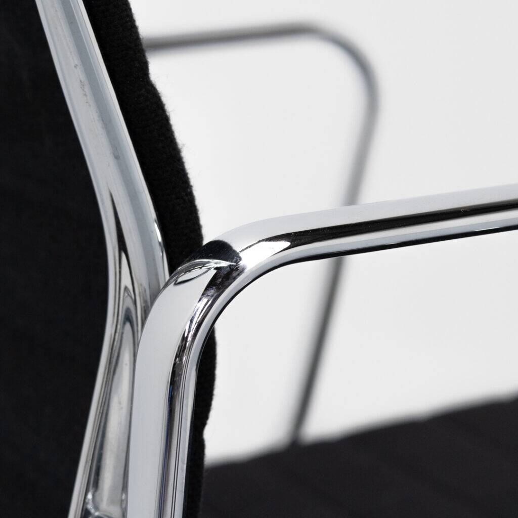 Chaise Eames EA 108 Vitra années 1990