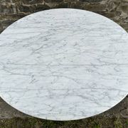 Tulip-shaped table with beveled calacata marble top, 1970s edition