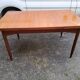 Table scandinave