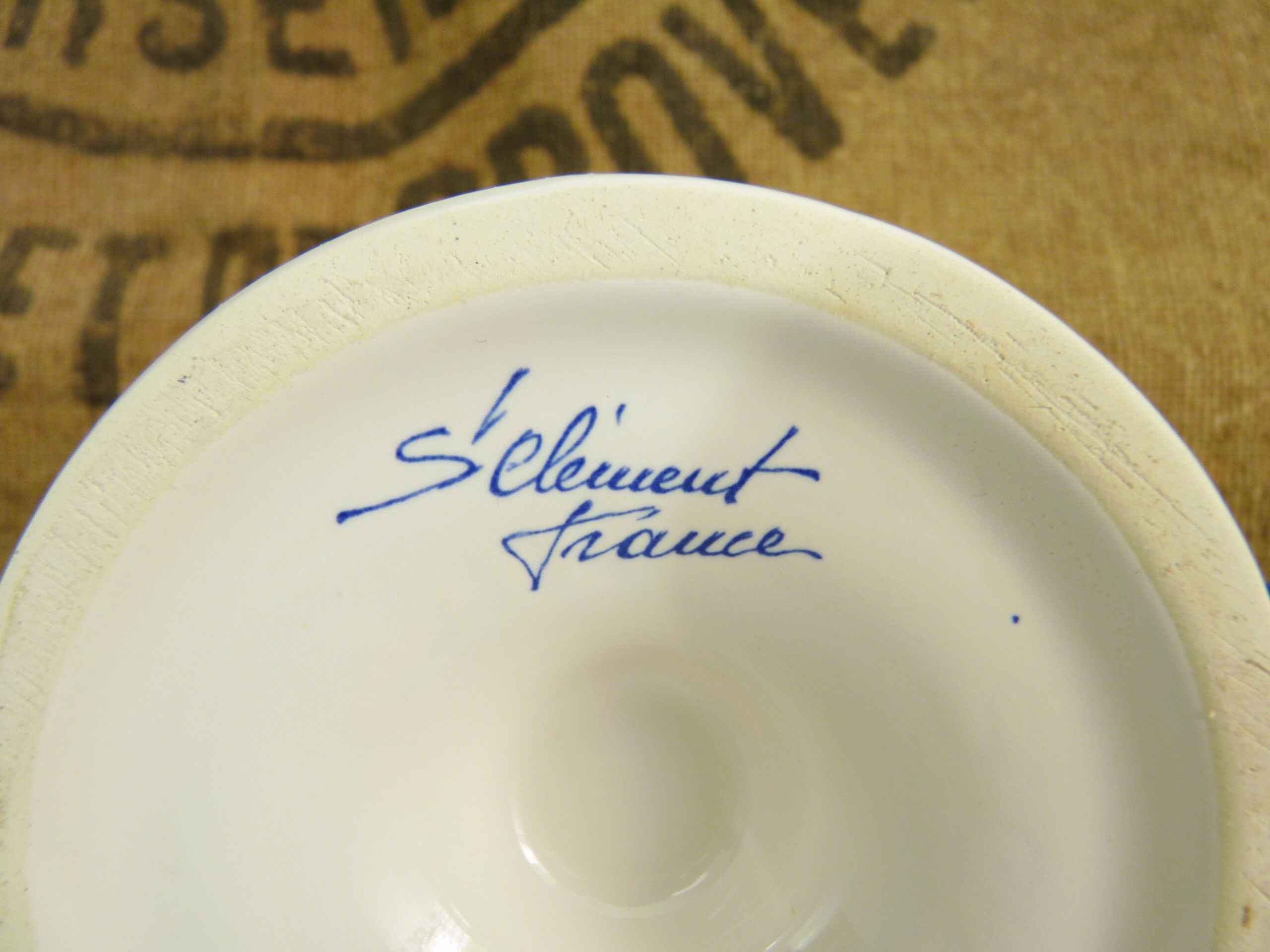 Ex-Ruscus apothecary pot in st Clement's earthenware