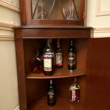 Corner cabinet
