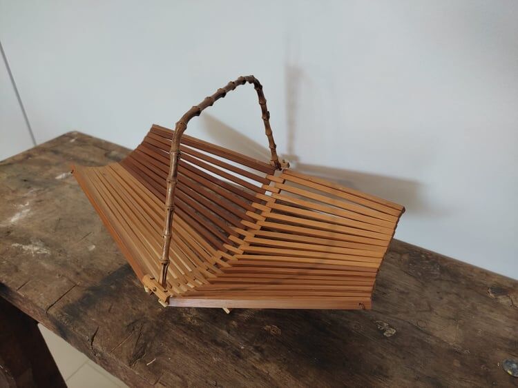 Foldable fruit basket made of wood and vintage bamboo