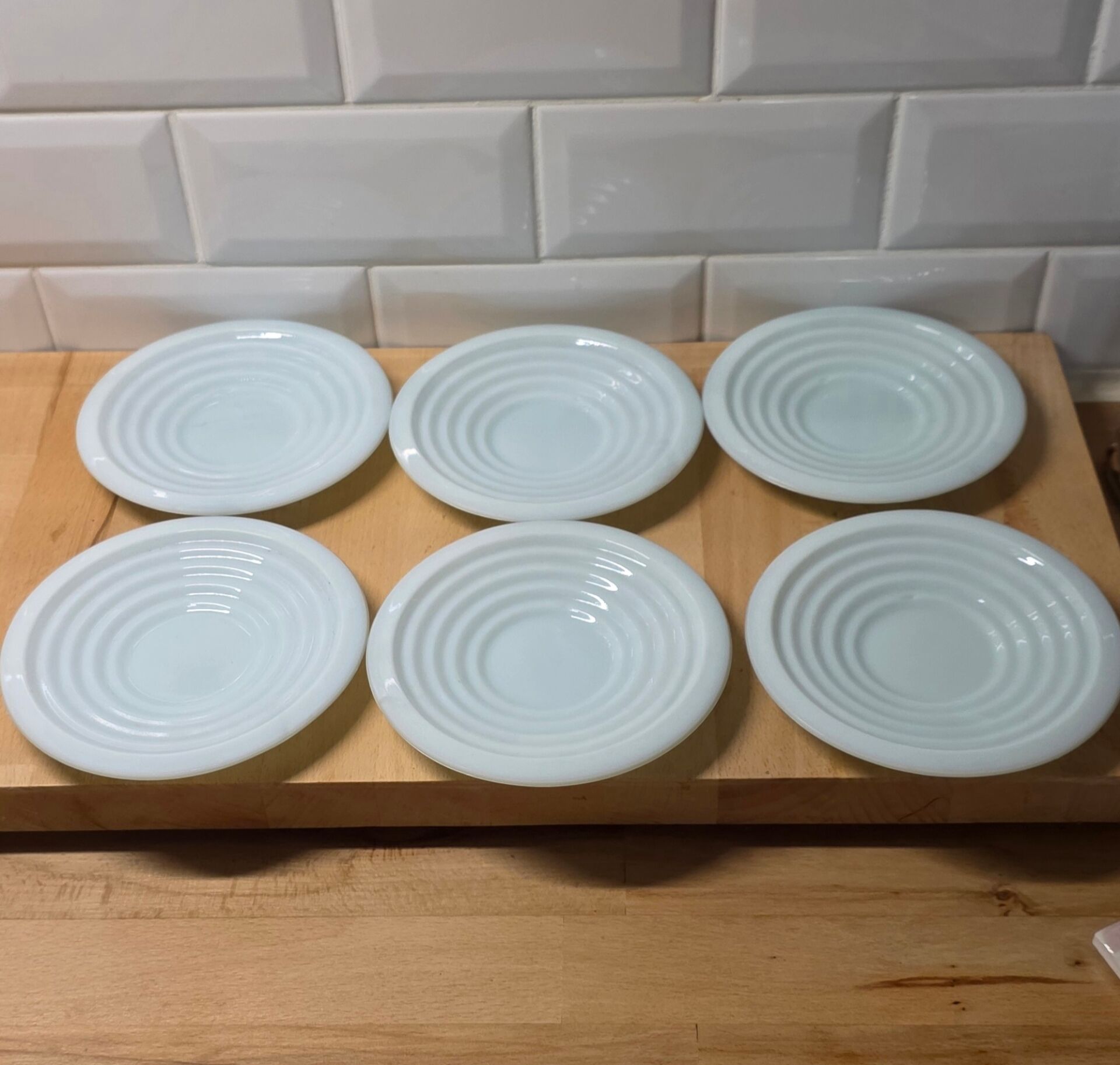 Coffee service in opaline in 1950s Art Deco style.