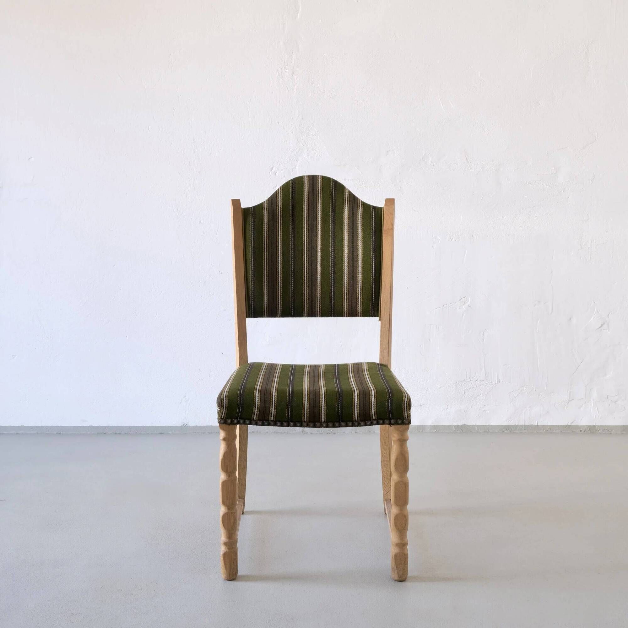 Henning Kjaernulf carved oak dining chairs | set of 6 | Denmark | 1950s