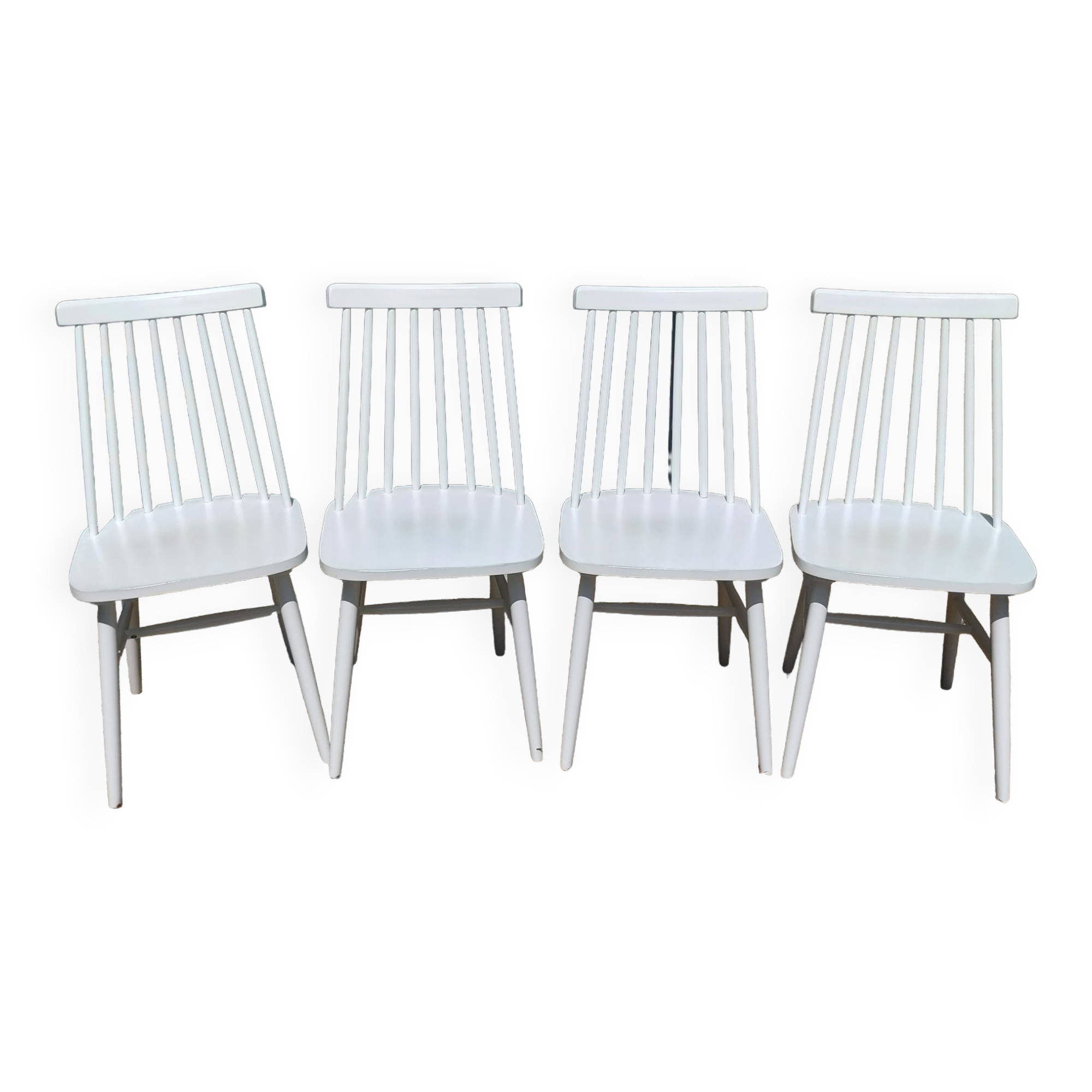 Lot 4 Scandinavian style chairs