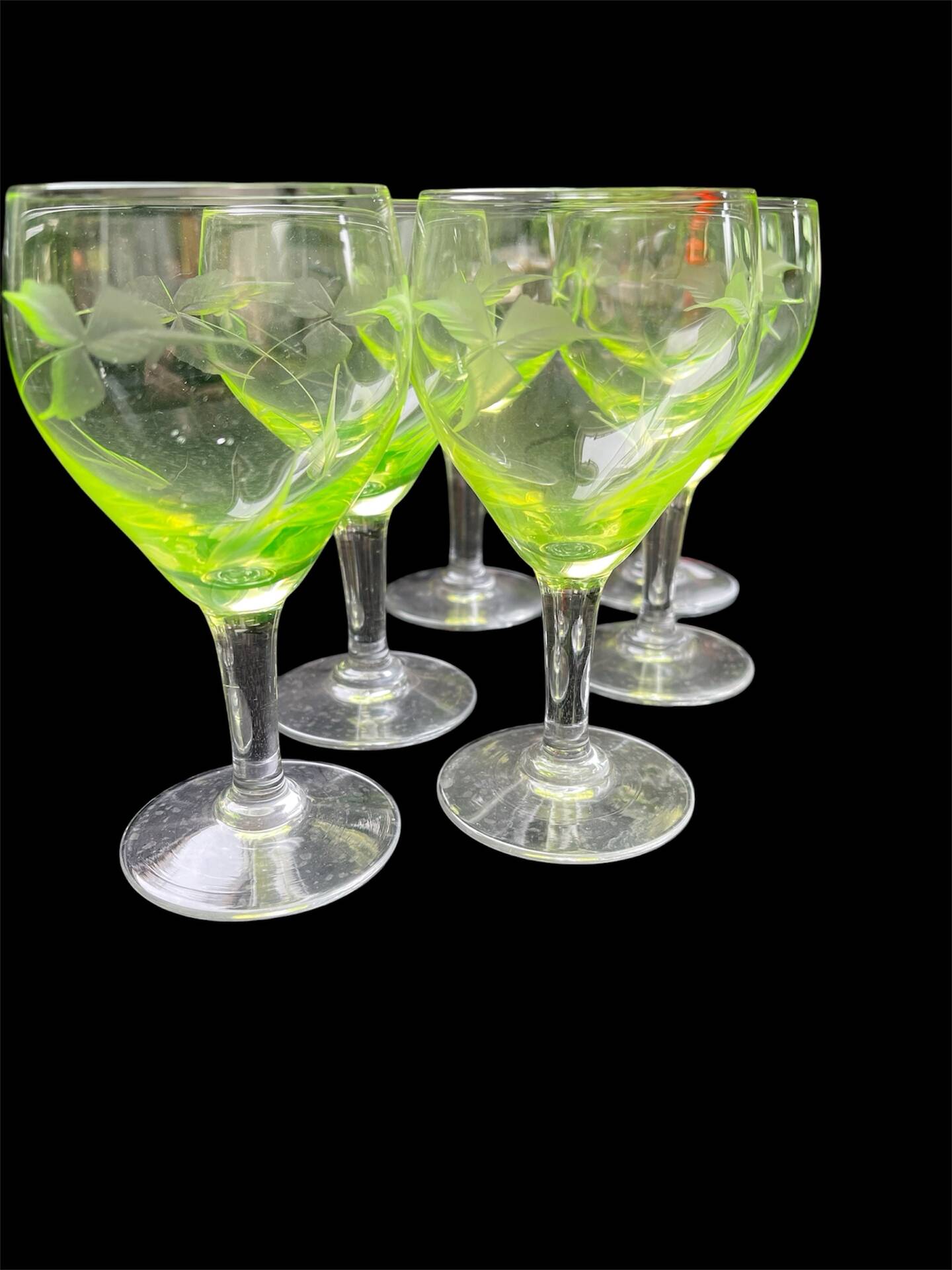 Set of 6 antique engraved glasses in uranium glass – Art Deco