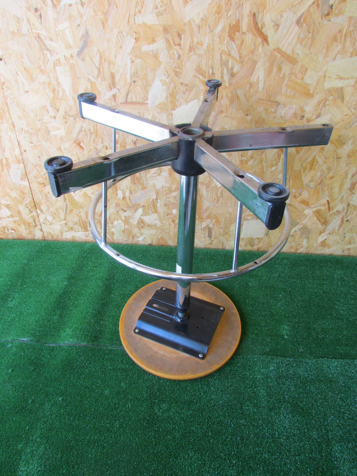 Turning industrial stool