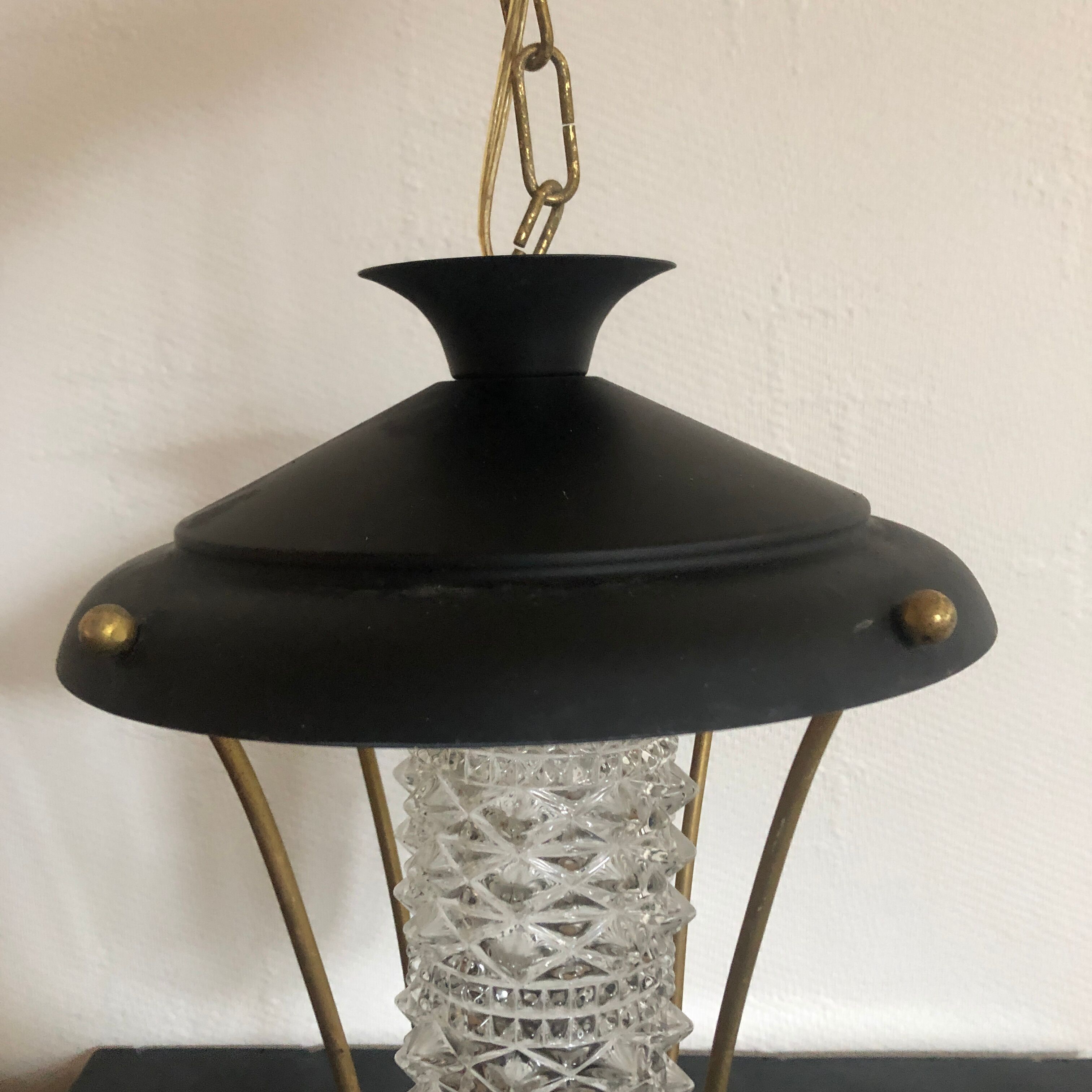 Lantern suspension