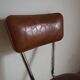 Chaise en simili cuir marron