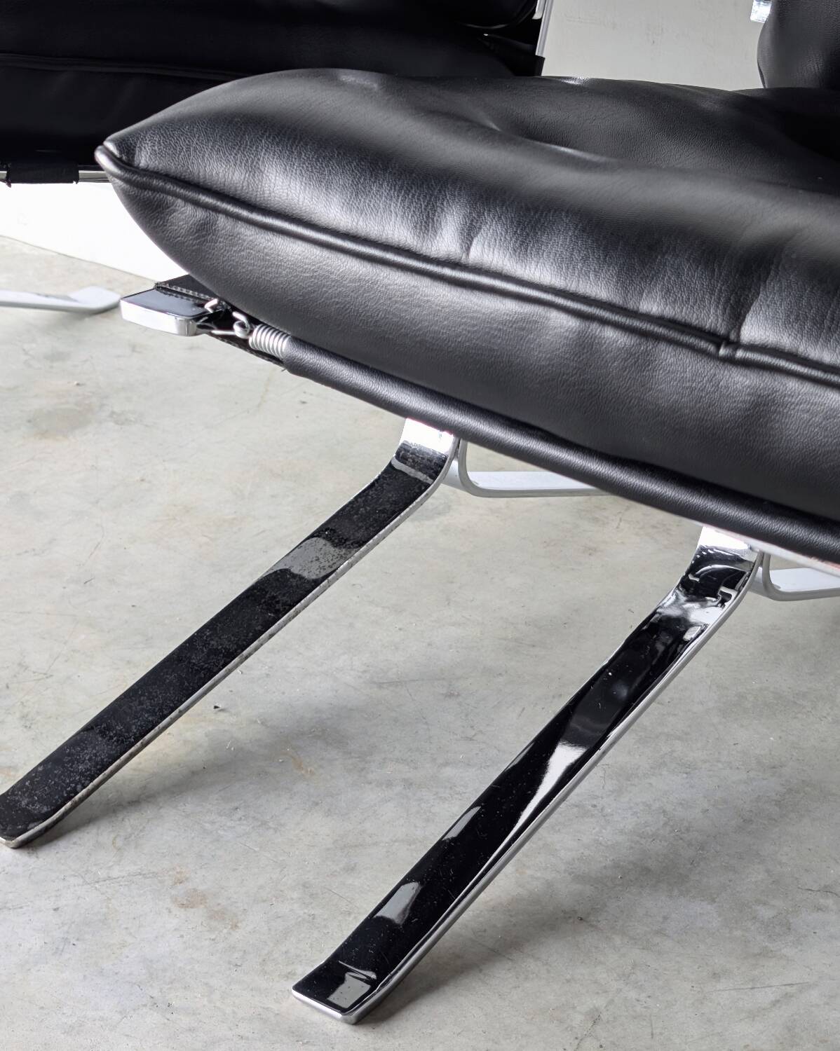 2 vintage Joker armchairs, Olivier Mourgue edition Airborne, 1960s 1970s