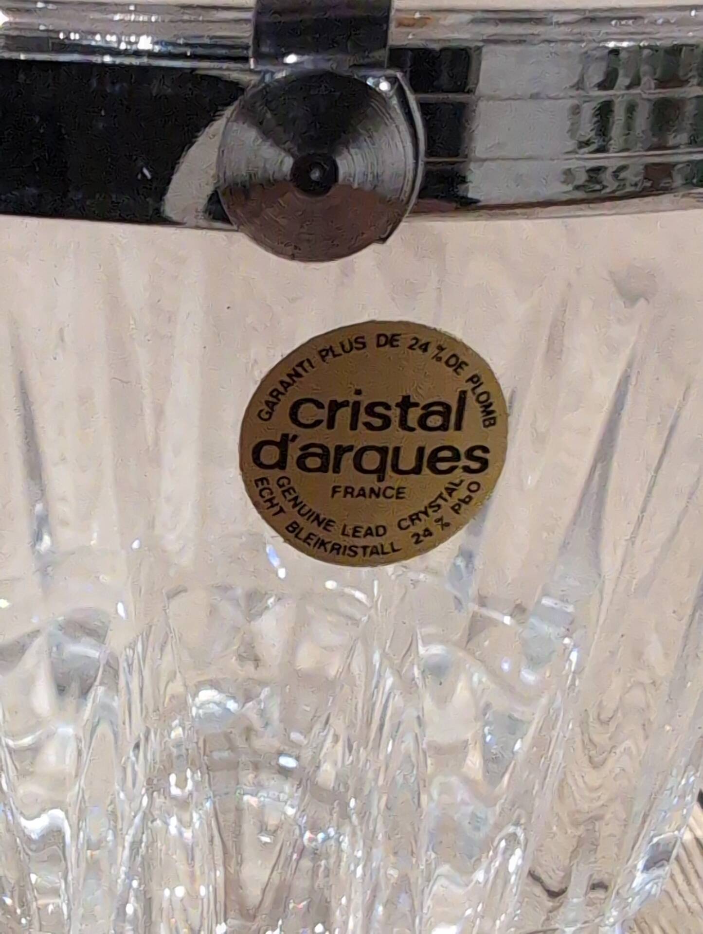 Crystal ice bucket from Arques model Longchamp with diamond point, metal handle.