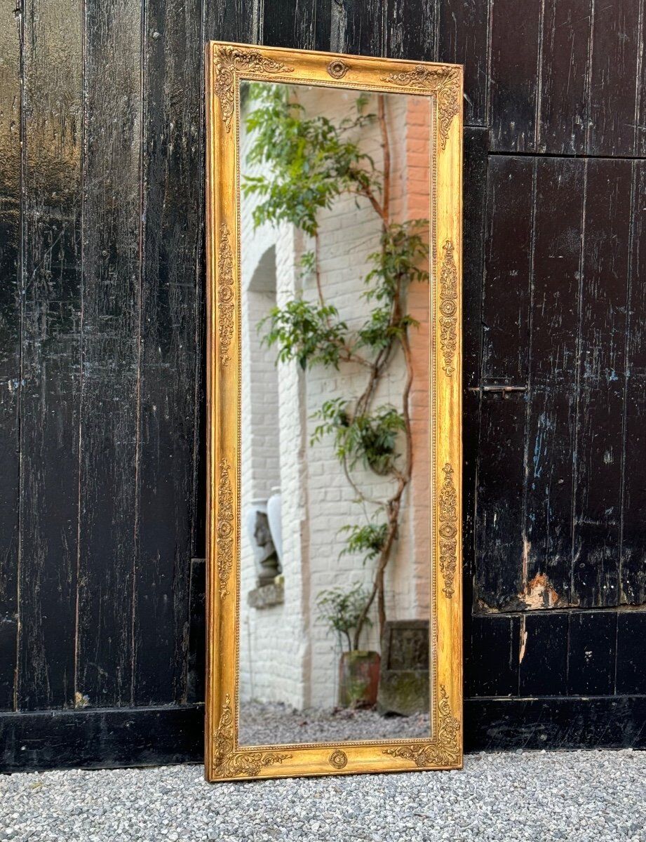Miroir Empire en bois stuqué et doré, début XIXème siècle