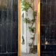 Miroir Empire en bois stuqué et doré, début XIXème siècle