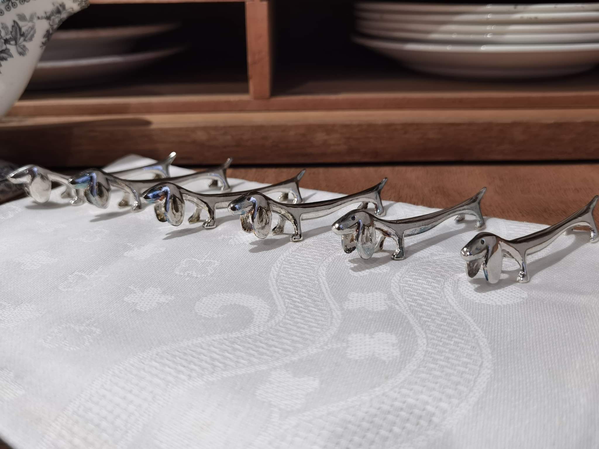 set of 6 knife holders in silver metal basset/dachshund