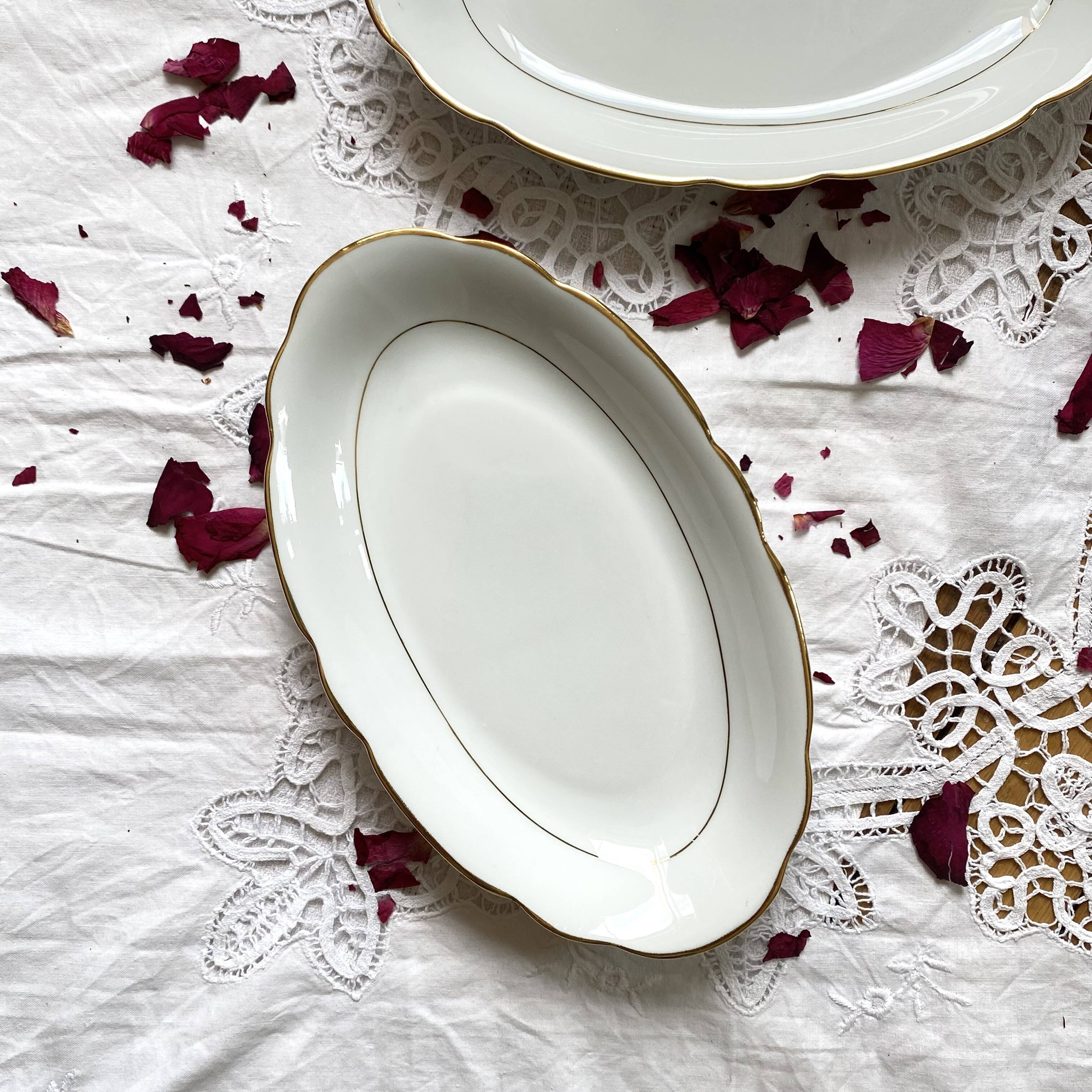 Set of 2 small dishes with gilding, Sologne Lamotte porcelain