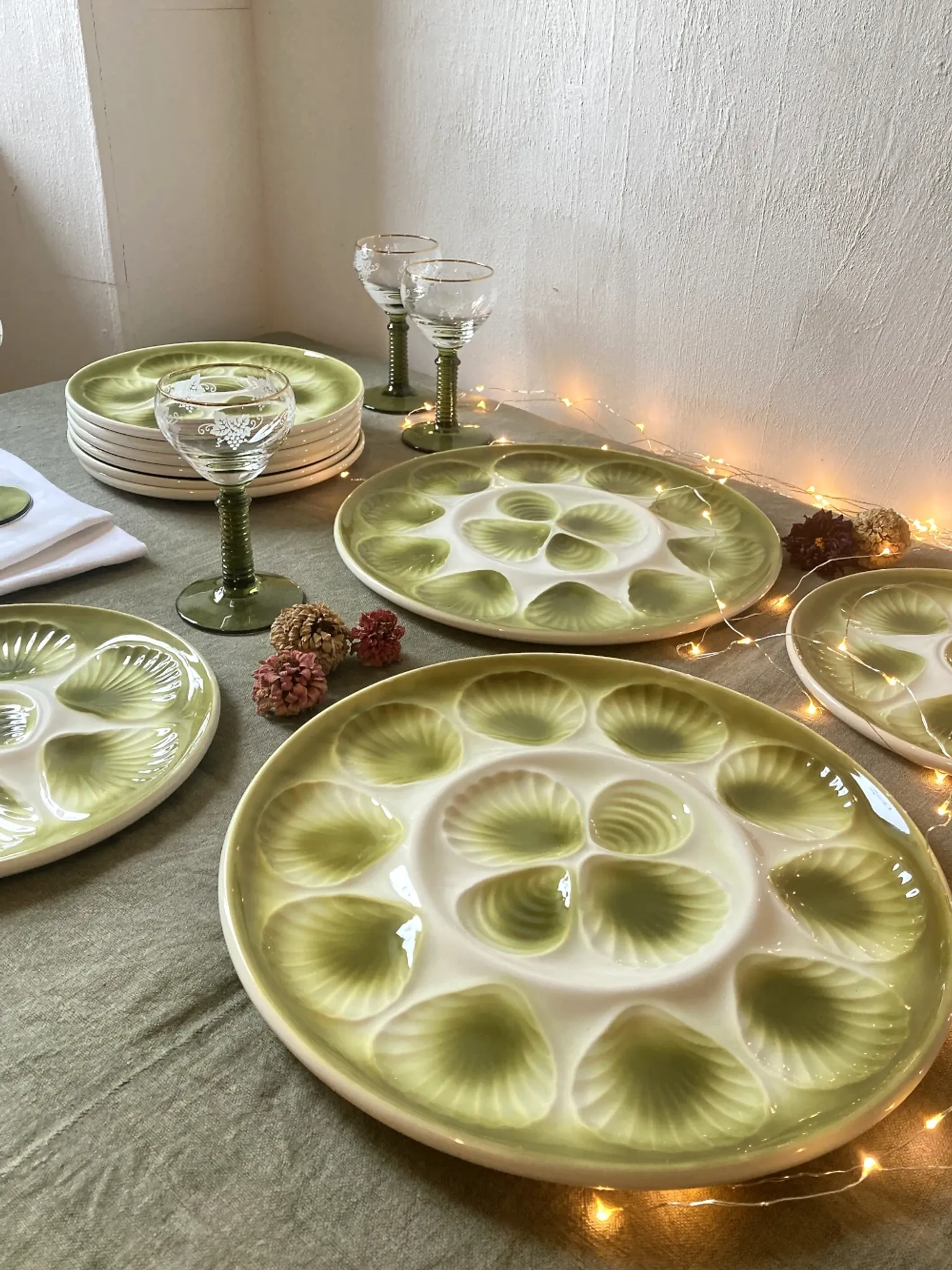 Oyster service Moulin des Loups – 8 plates and 2 dishes, 1970s