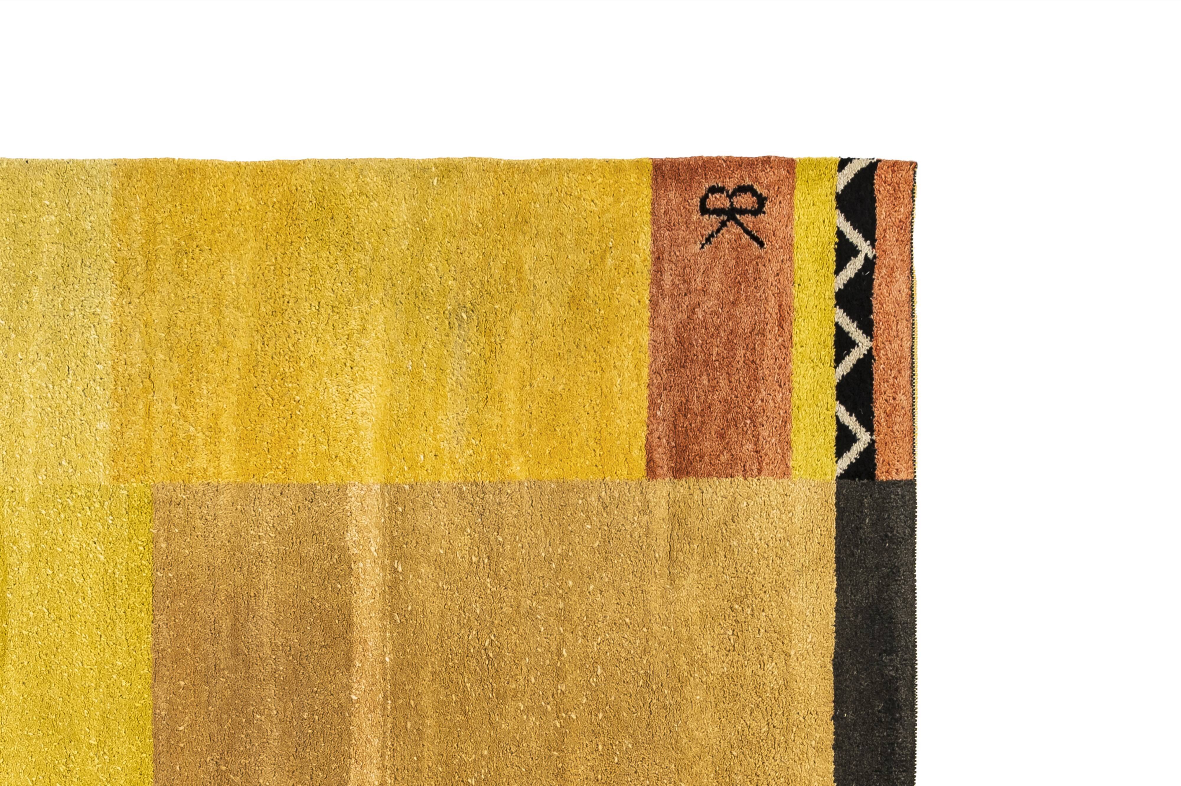 Hand tufted vintage rug by Karin Bernholm, for Axeco Svenska AB. 200 x 142 cm (79 x 56 in)