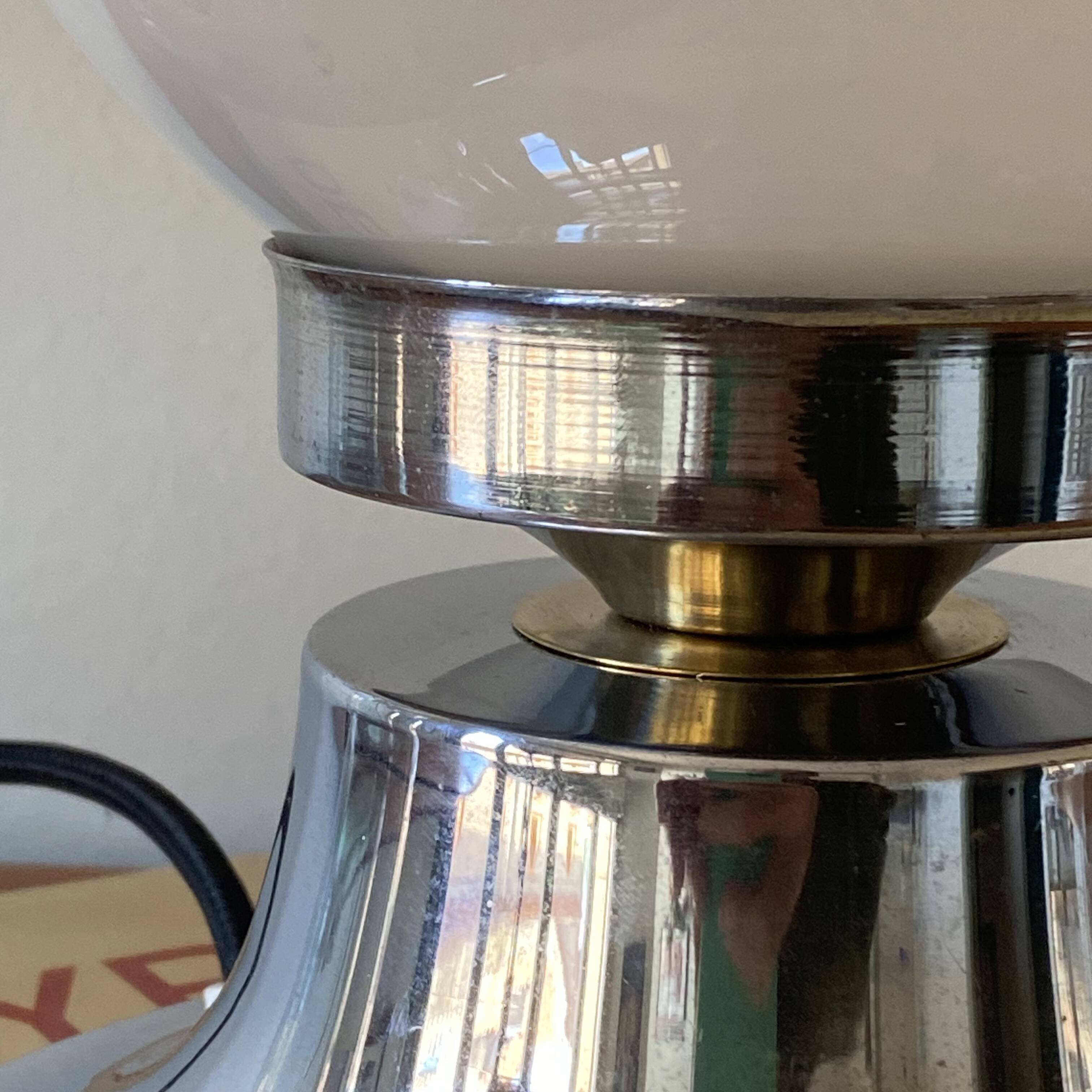 Vintage globe lamp in Murano glass by Mazzega and chrome metal.