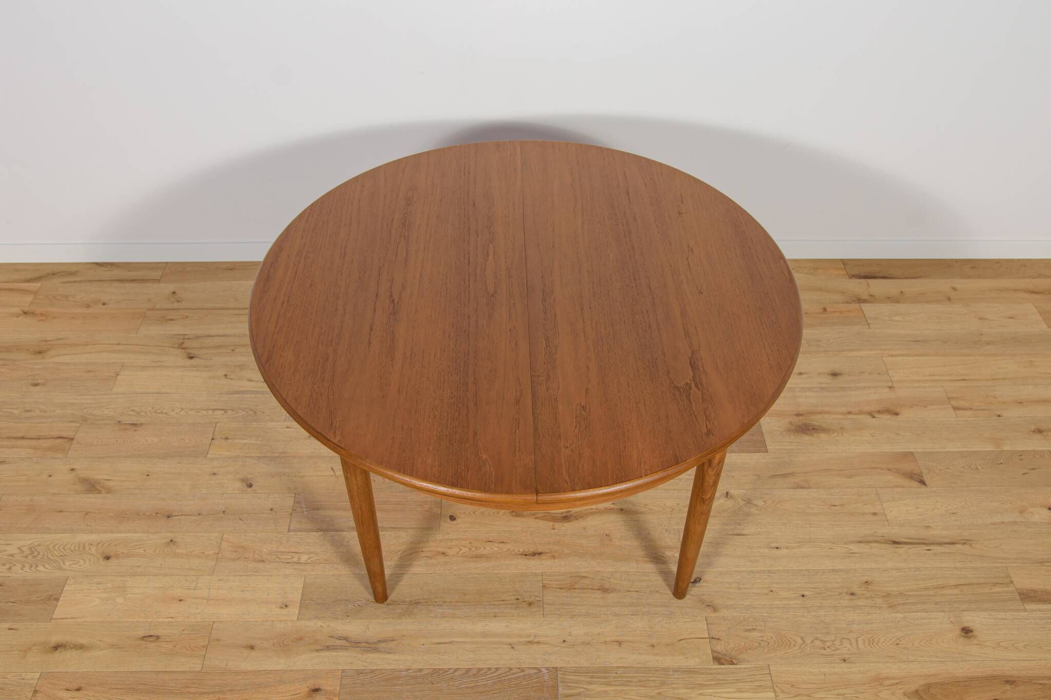Mid-Century Round Teak Extendable Dining Table, United Knigdom, 1960s
