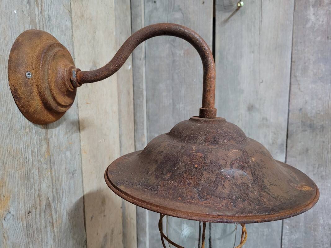 Applique murale French Rusty Barn Lamp