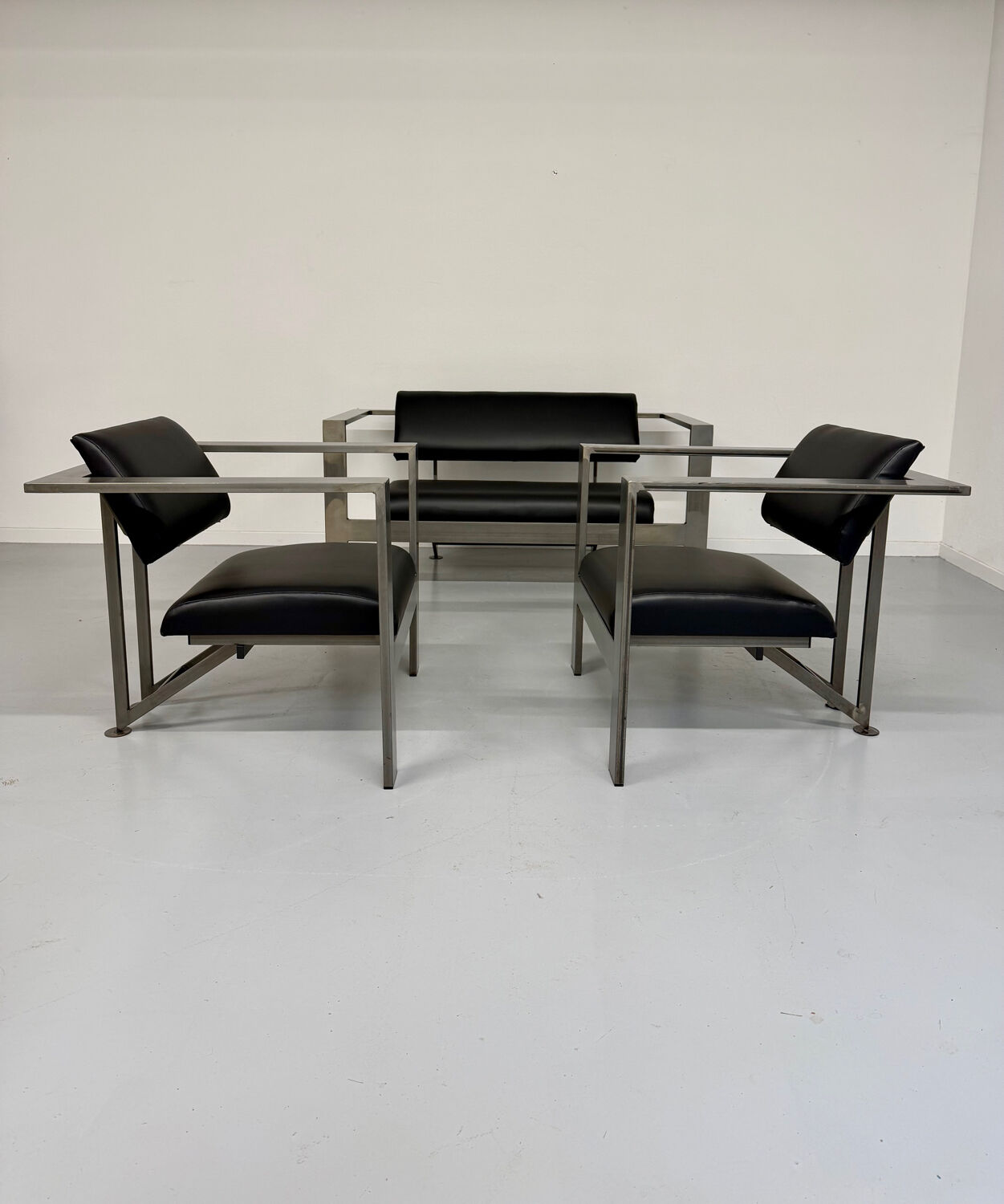 Salon brutaliste fauteuils simili métal design Karl Friedrich Forster