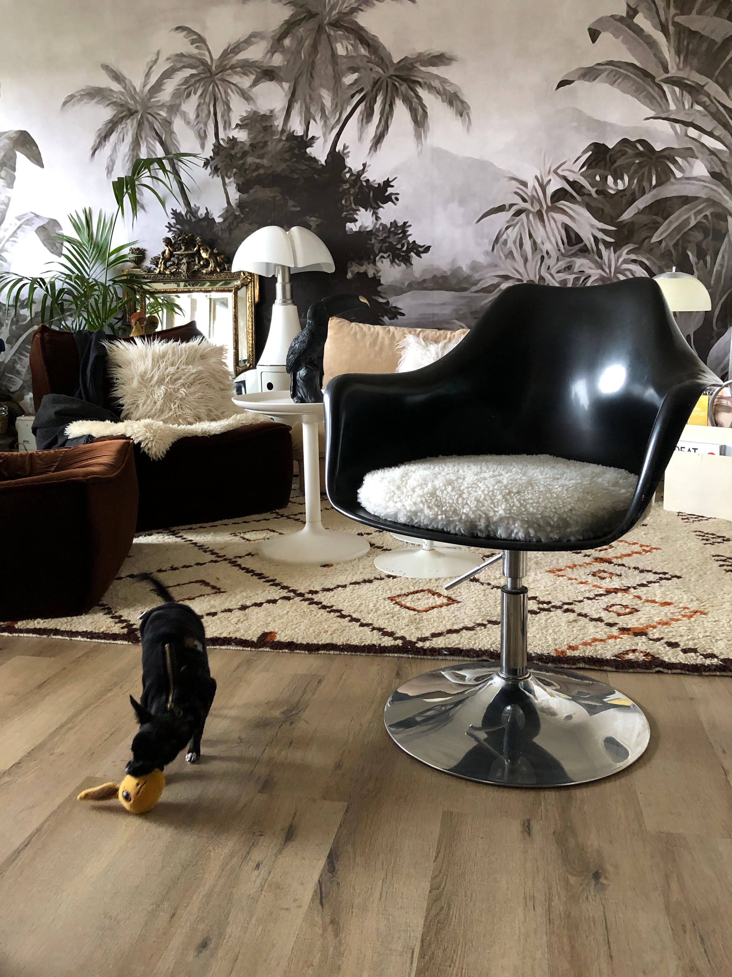 Vintage chair foot tulip