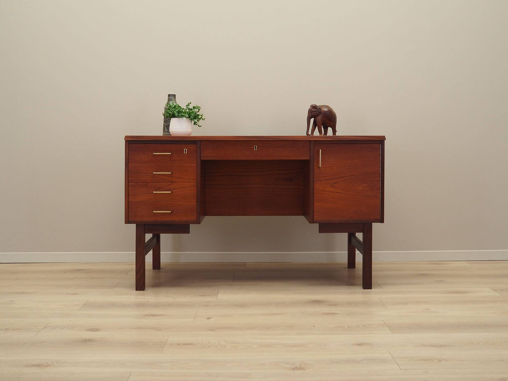 Teak desk, Danish design, 1970s, production: Denmark